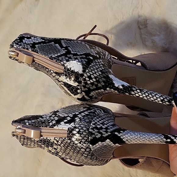 FREE with purchaseShein heels size36 - Picture 5 of 7